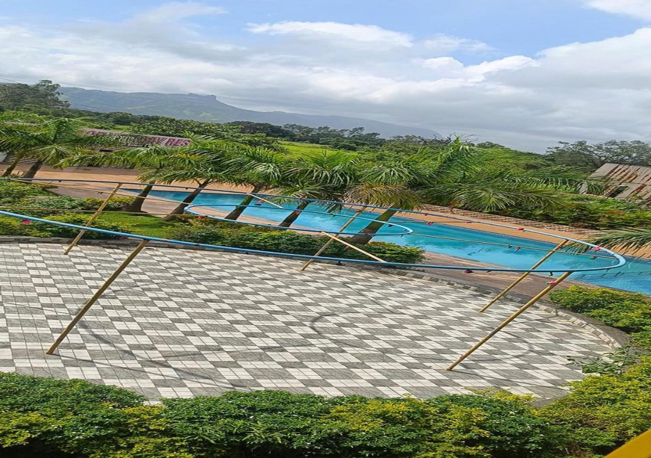 Hotel Metro Palace Resort カルジャット エクステリア 写真